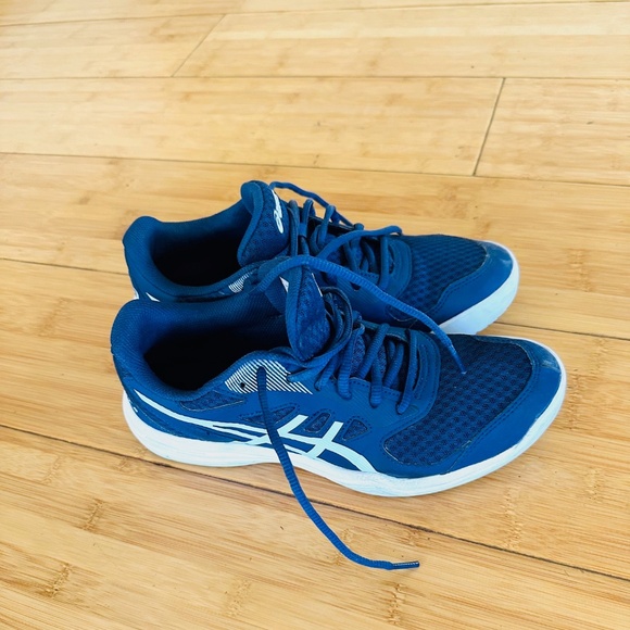 ASICS Women's Upcourt 5 Volleyball Shoes - Picture 1 of 10